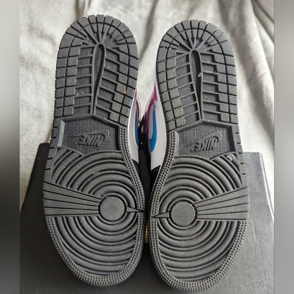 Air Jordan 1 Mid SE Cyber-Active Fuchsia - Picture 10 of 11